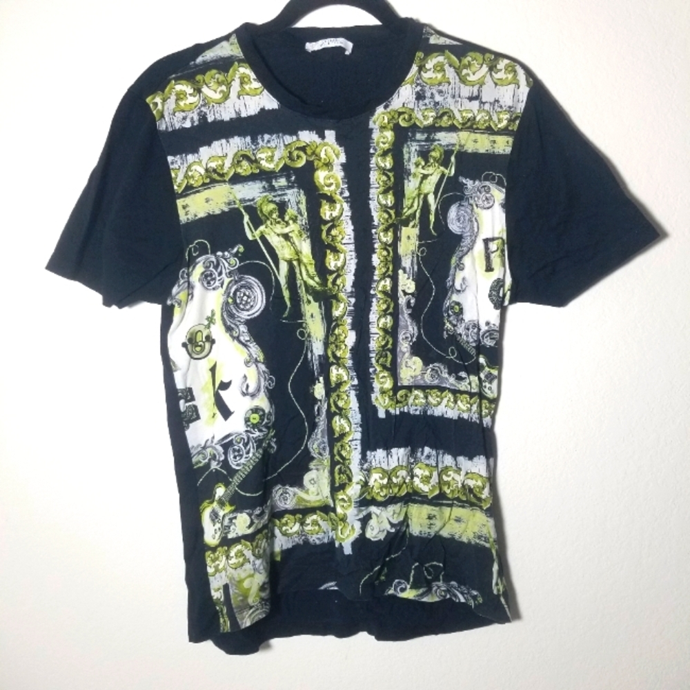 Men's Black and Green Graphic T-Shirt